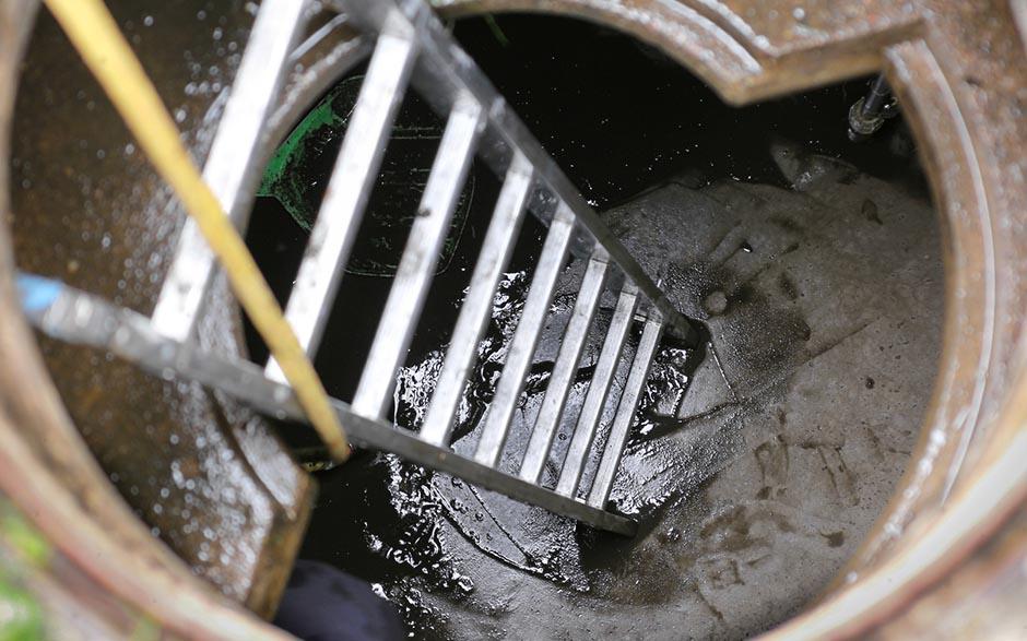 comment déboucher une canalisation de wc Élancourt